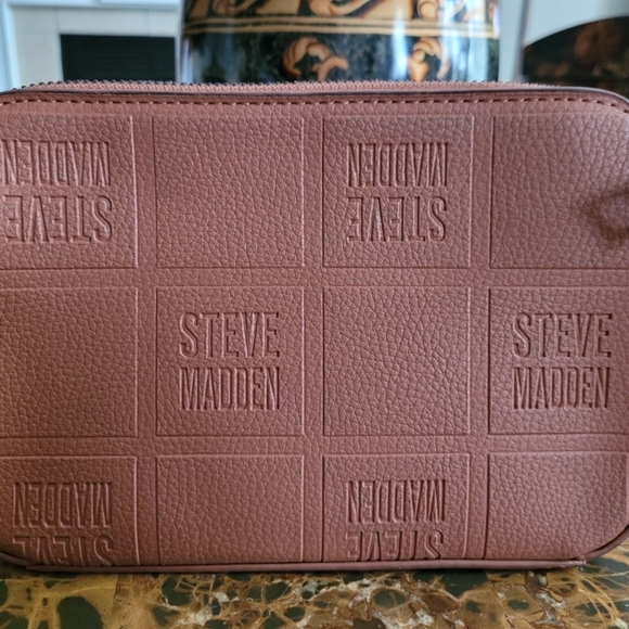 🚨🚨LOW START!!!!🚨🚨Steve Madden brown crossbody camera bag - Picture 3 of 8
